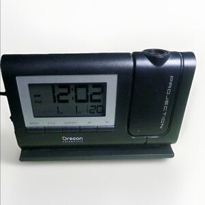 Oregon Scientific RM328PA Projection Atomic Alarm Clock & Thermometer